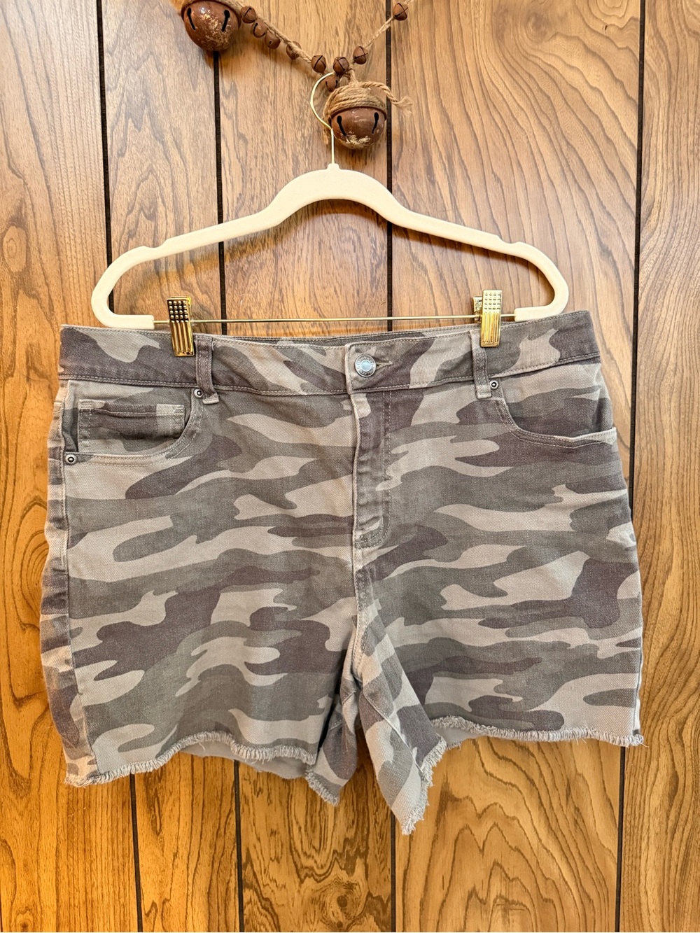 Maurices Camo High Rise Denim Cutoff Shorts Size 16 Frayed Hem